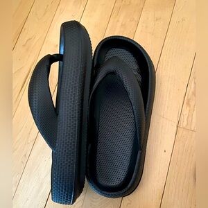 Cloud Slides: Black Sandals